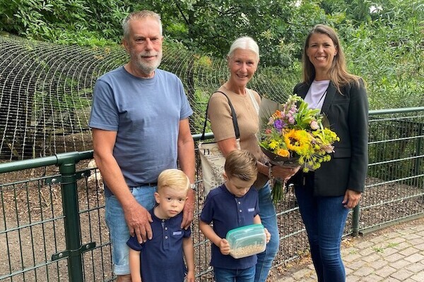 Anja, Frans, Jack en James samen met wethouder Tanja de Jonge