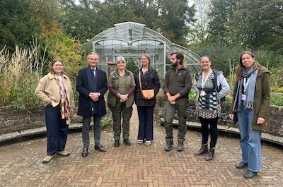Burgemeester Nanning Mol bezoekt Weizigt